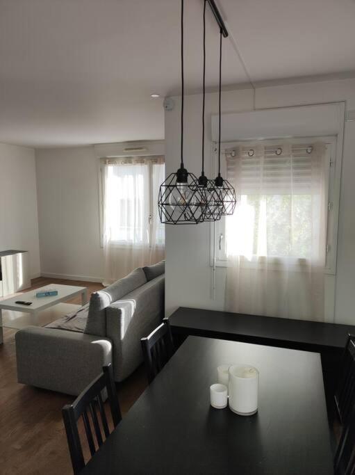אובון Charmant Appartement Proche Paris מראה חיצוני תמונה