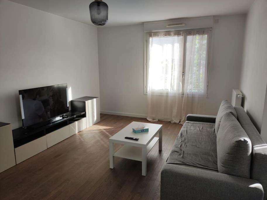 אובון Charmant Appartement Proche Paris מראה חיצוני תמונה